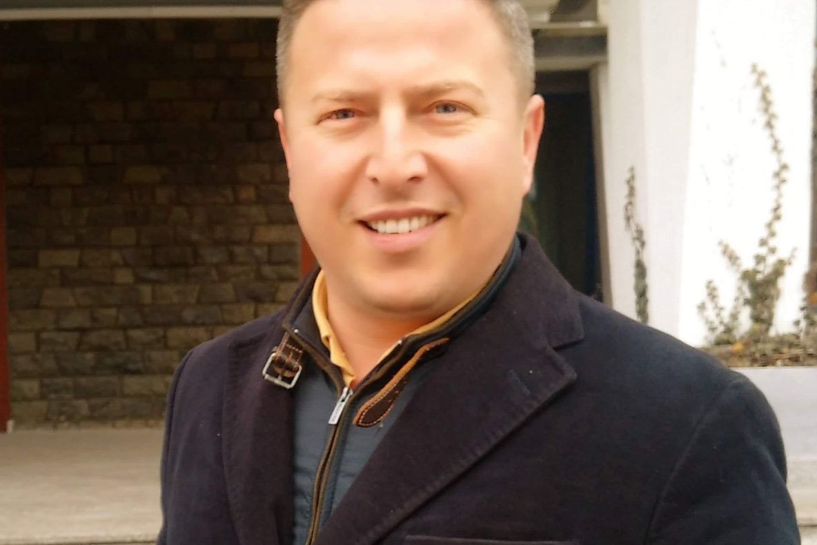 Primarul de Sîngeorz Băi, acuzat de 8 aleși locali că vrea să ascundă gunoiul sub preș în legătură de scandalul tăierilor ilegale din cadrul Ocoulului Silvic Cormaia-Anieș