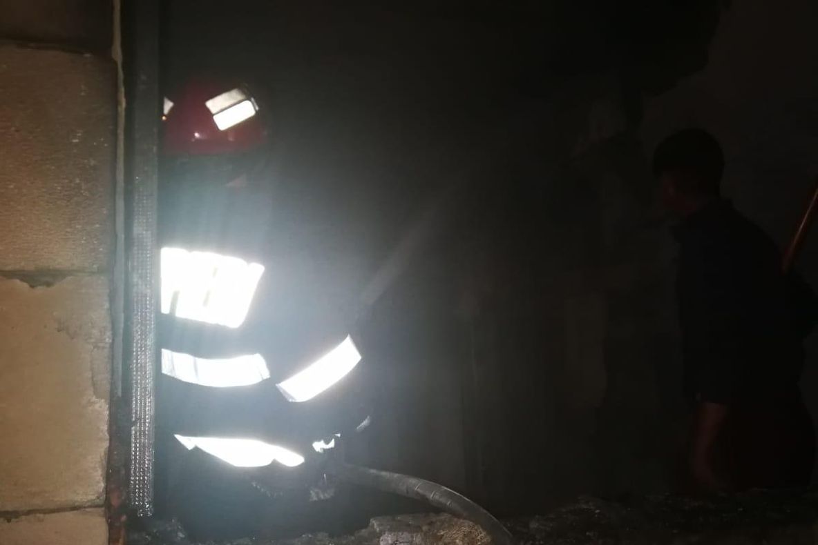 Două persoane au fost rănite în urma unui incendiu (FOTO)