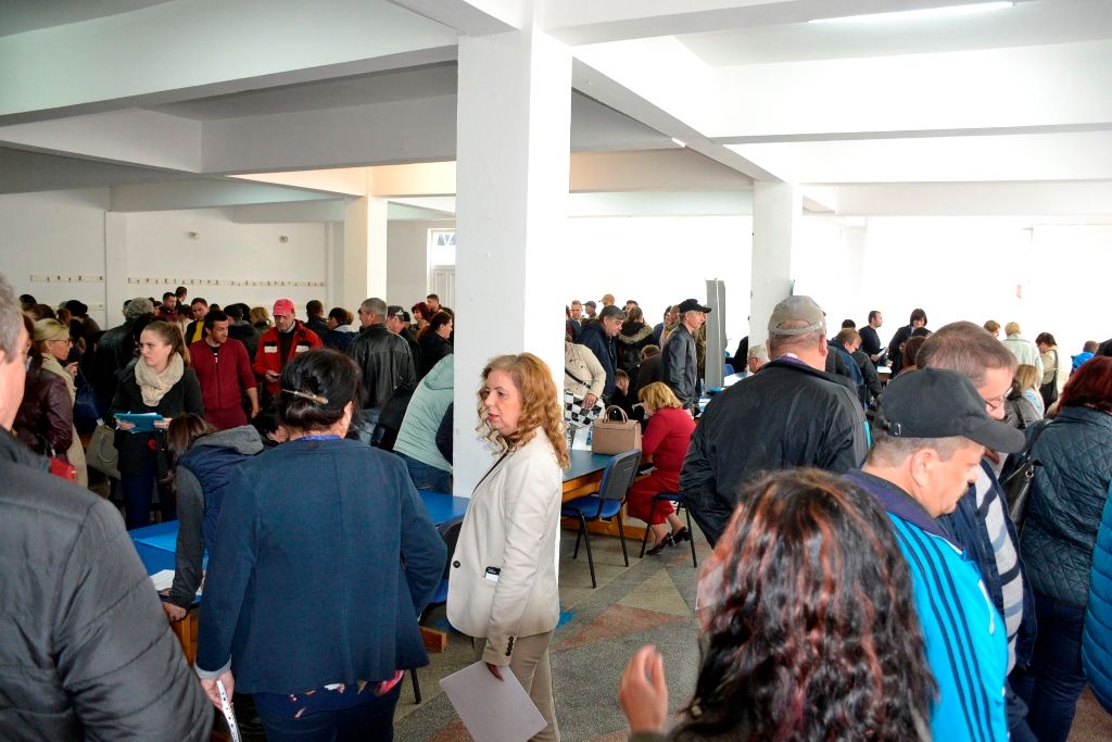 Circa 500 de bistrițeni au studiat ofertele angajatorilor, la Bursa Generală a Locurilor de Muncă din Bistrița (FOTO/VIDEO)