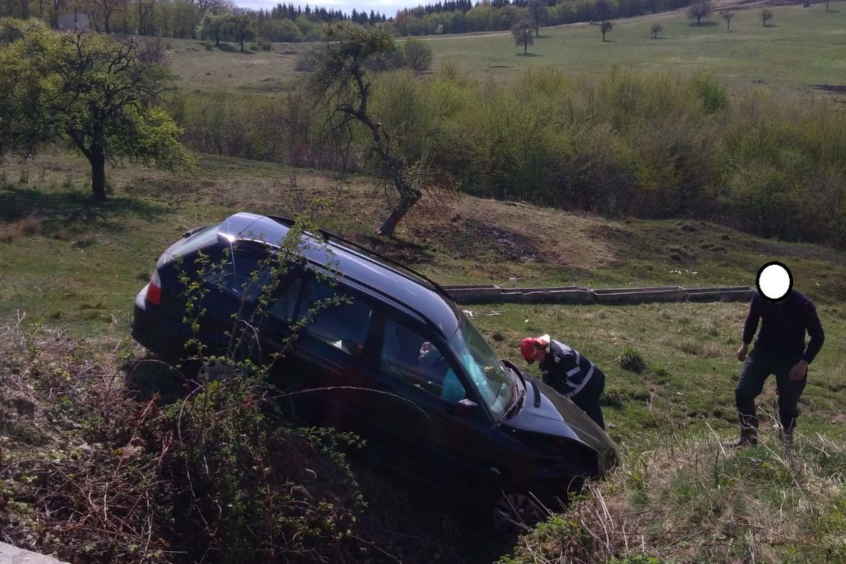 Doi tineri au fost răniți într-un accident rutier produs pe un drum județean din Bistrița-Năsăud
