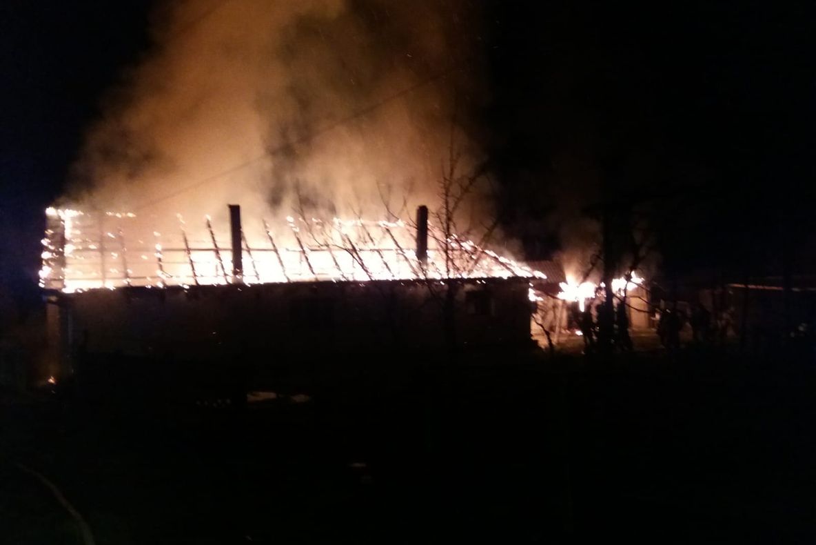 Un bărbat din Bistrița Bîrgăului, reținut după ce a incendiat azi-noapte două case din Mureșenii Bîrgăului