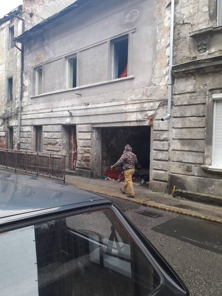 Material lemnos transportat ilegal, confiscat de polițiști. Și mijloacele de transport au fost indisponibilizate