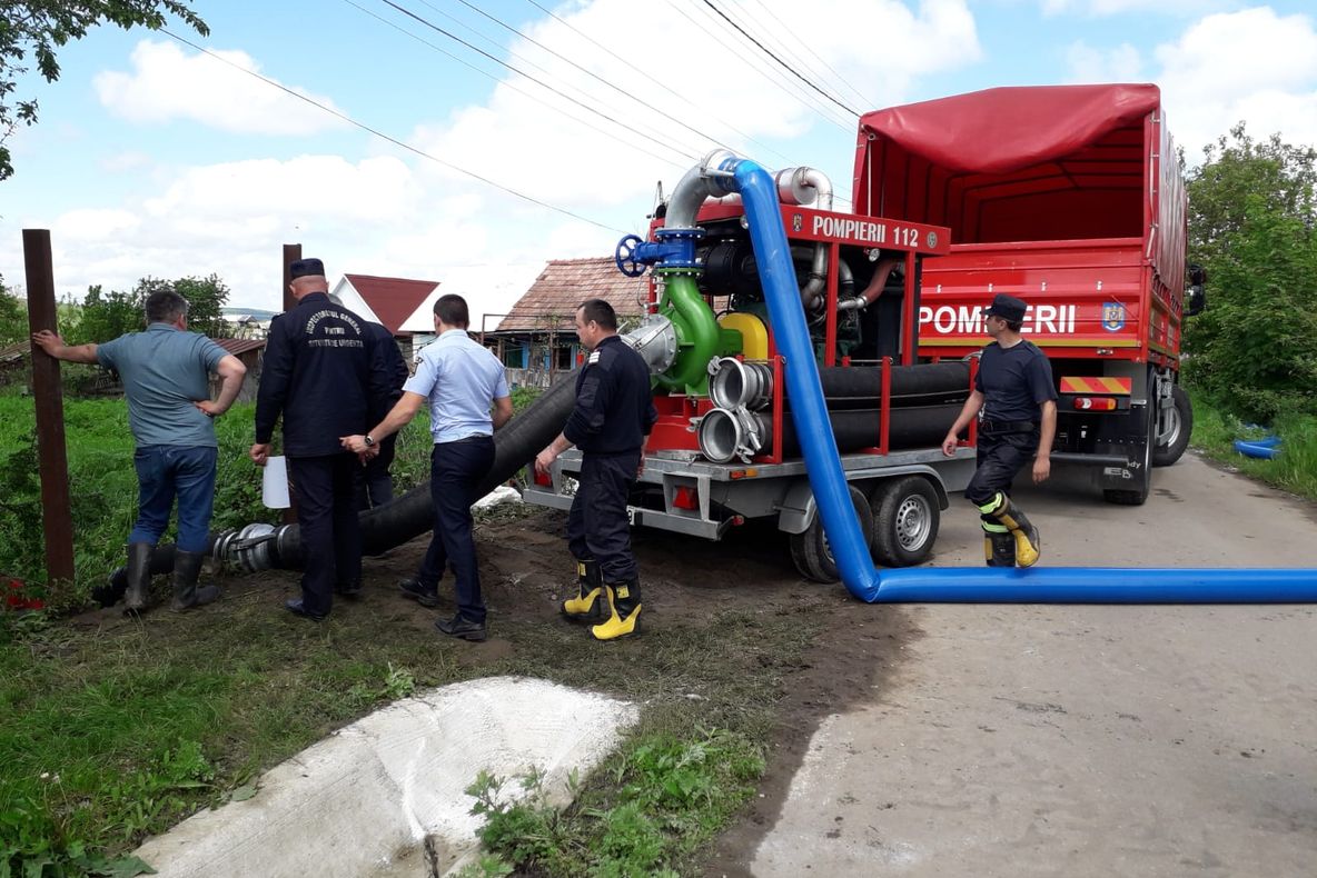 Echipaje operative intervin în comunele Teaca, Galații Bistriței și Lechința din județul Bistrița-Năsăud (FOTO/VIDEO)