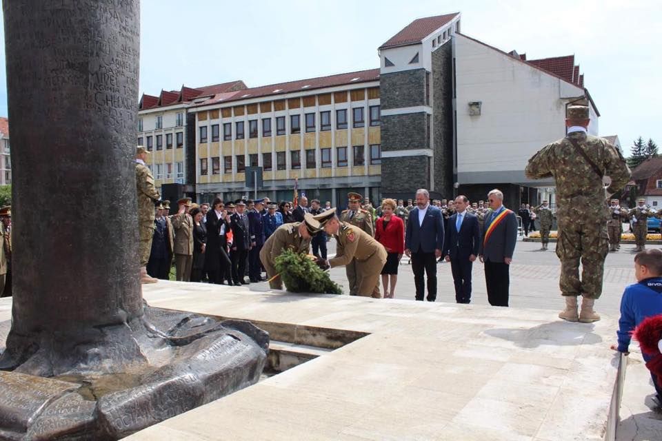 Ceremonial militar-religios, la Bistrița, de Ziua Europei (FOTO)