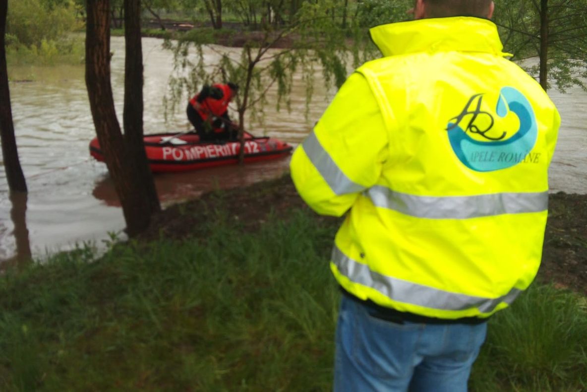 Copilul de patru ani căzut marți într-un pârâu, găsit fără suflare