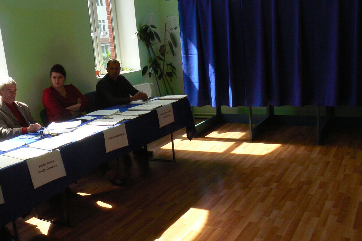 Bistrița-Năsăud: Până la ora 12.00, circa 13% dintre alegători au fost la urne