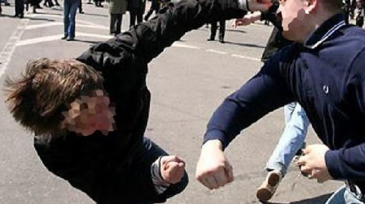 Spirite încinse într-un sat din Bistrița-Năsăud! Trei bărbați s-au luat la bătaie