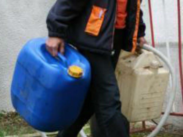 La furat de motorină! Trei tineri bistrițeni, anchetați de polițiști