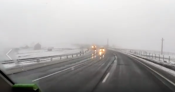 A nins în județul Bistrița-Năsăud. PE DN 17 și pe DN 17C se circulă în condiții de iarnă (VIDEO)