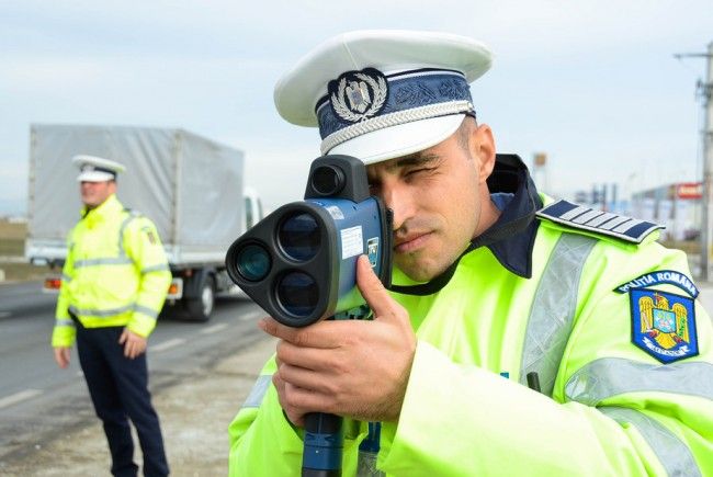 Un tânăr din Bistrița-Năsăud a dat peste cap radarele! A gonit cu 208 km/h pe un drum județean