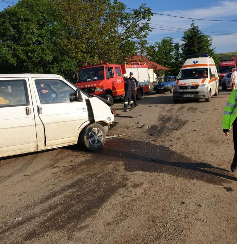 Două victime în urma unui accident rutier produs pe un drum județean din Bistrița-Năsăud (FOTO)