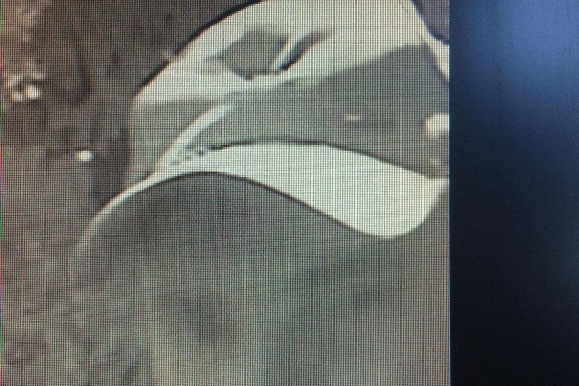 Polițiștii bistrițeni fac apel la cetățeni pentru identificarea unui bărbat bănuit de furt (FOTO/VIDEO)