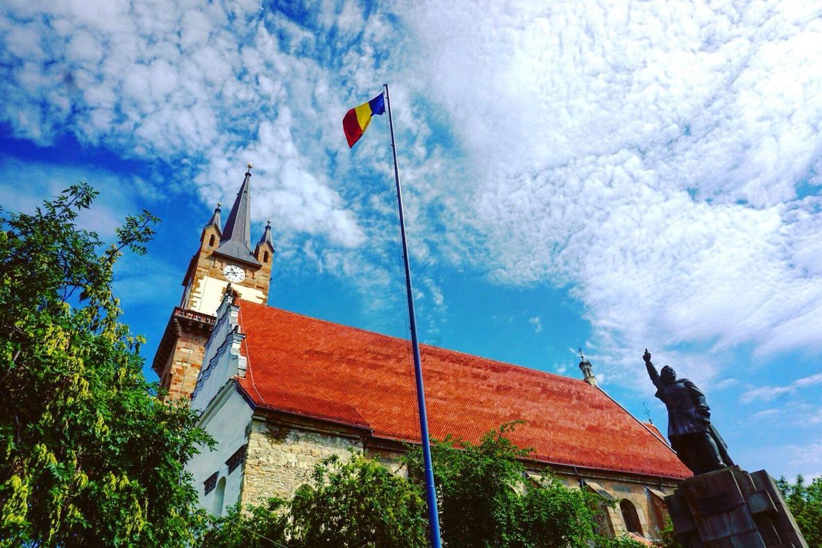 Defilare a drapelelor istorice, la Bistrița, de Ziua Drapelului Naţional