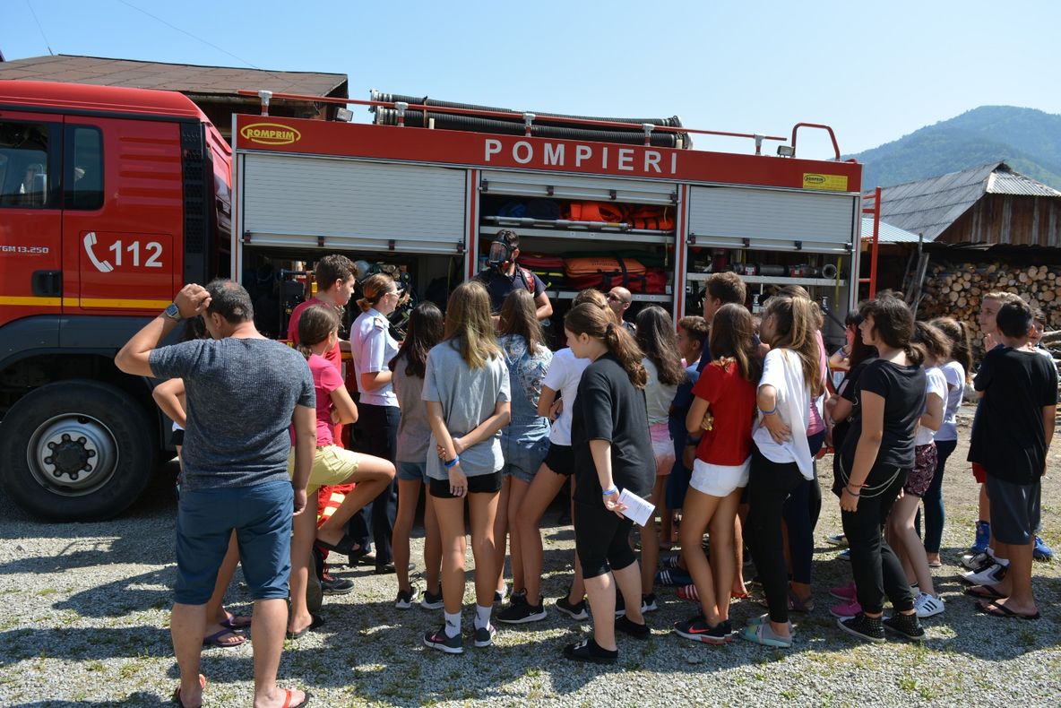 Peste 200 de elevi prezenți în taberele din orașul Sângeorz-Băi, vizitați de reprezentanți din cadrul MAI (FOTO)