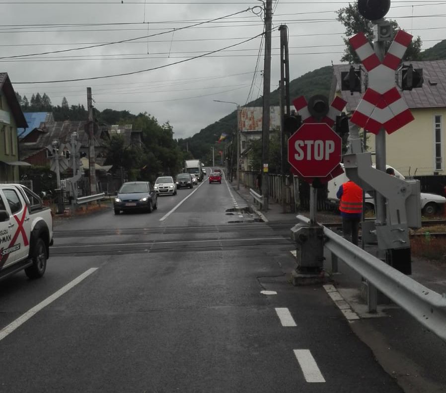 Lucrări în zona trecerii la nivel cu calea ferată de pe DN 17C din orașul Năsăud
