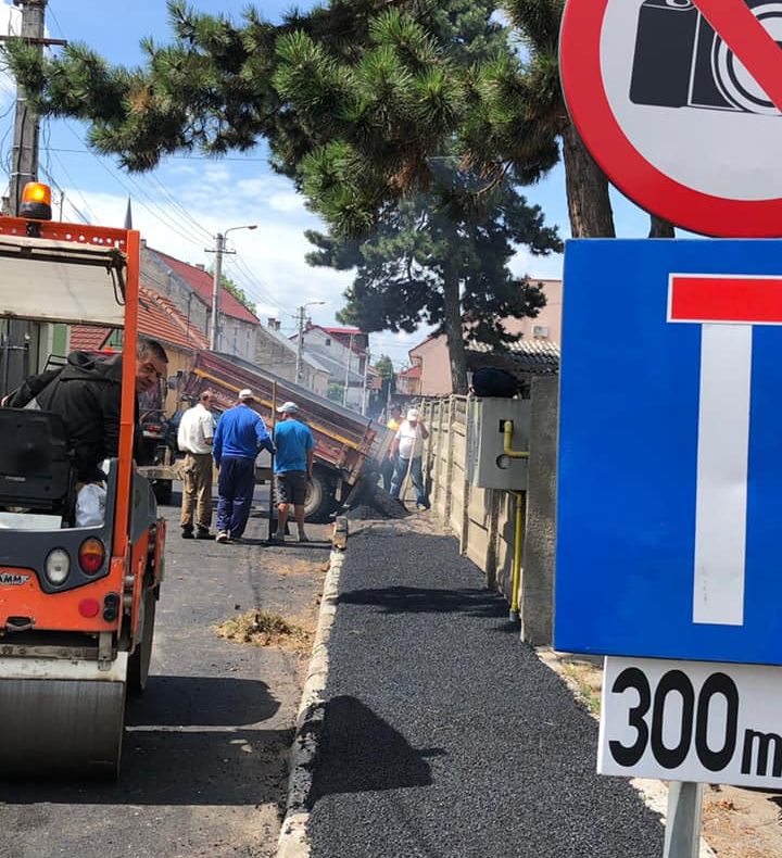 Asfaltarea străzilor din Bistrița a continuat și în această săptămână. Pe ce străzi s-a intervenit? (FOTO)