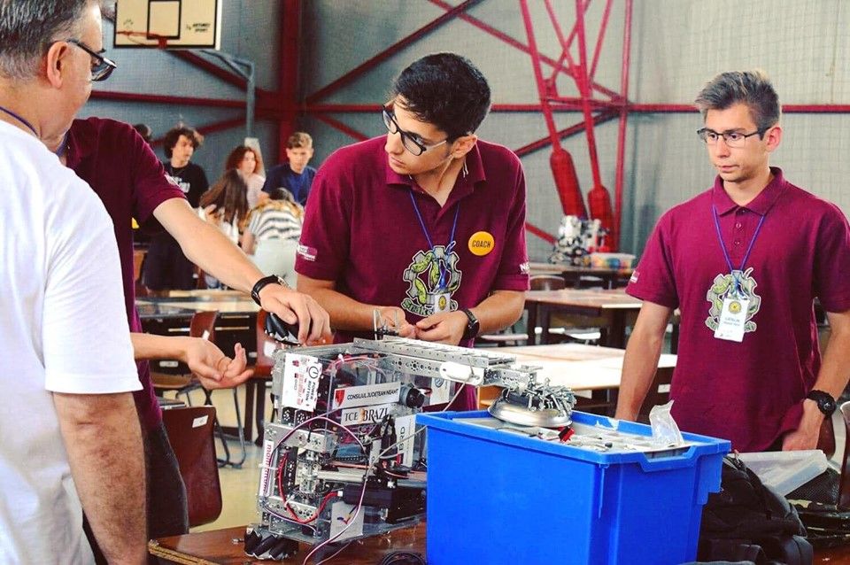 Orașul Beclean găzduiește a doua ediție a Taberei Naționale de Robotică (FOTO)