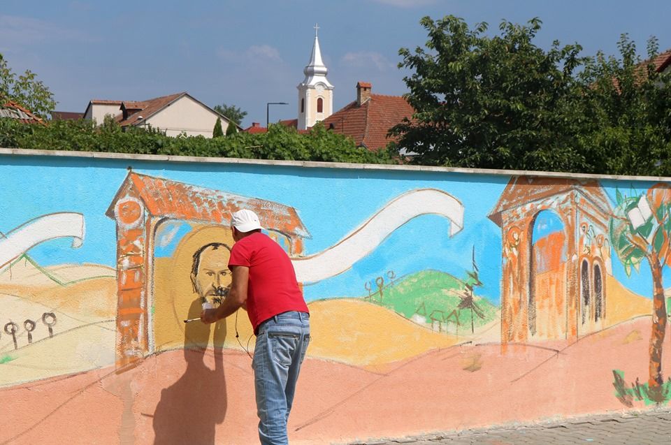 Pictură murală, în curtea interioară a Bibliotecii Județene ”George Coșbuc” Bistrița-Năsăud (FOTO)