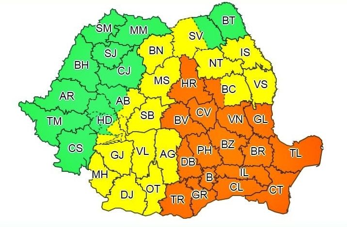 Bistrița-Năsăud, sub cod galben de instabilitate atmosferică!  Mai mulți copaci, căzuți în Bistrița din cauza vijeliei