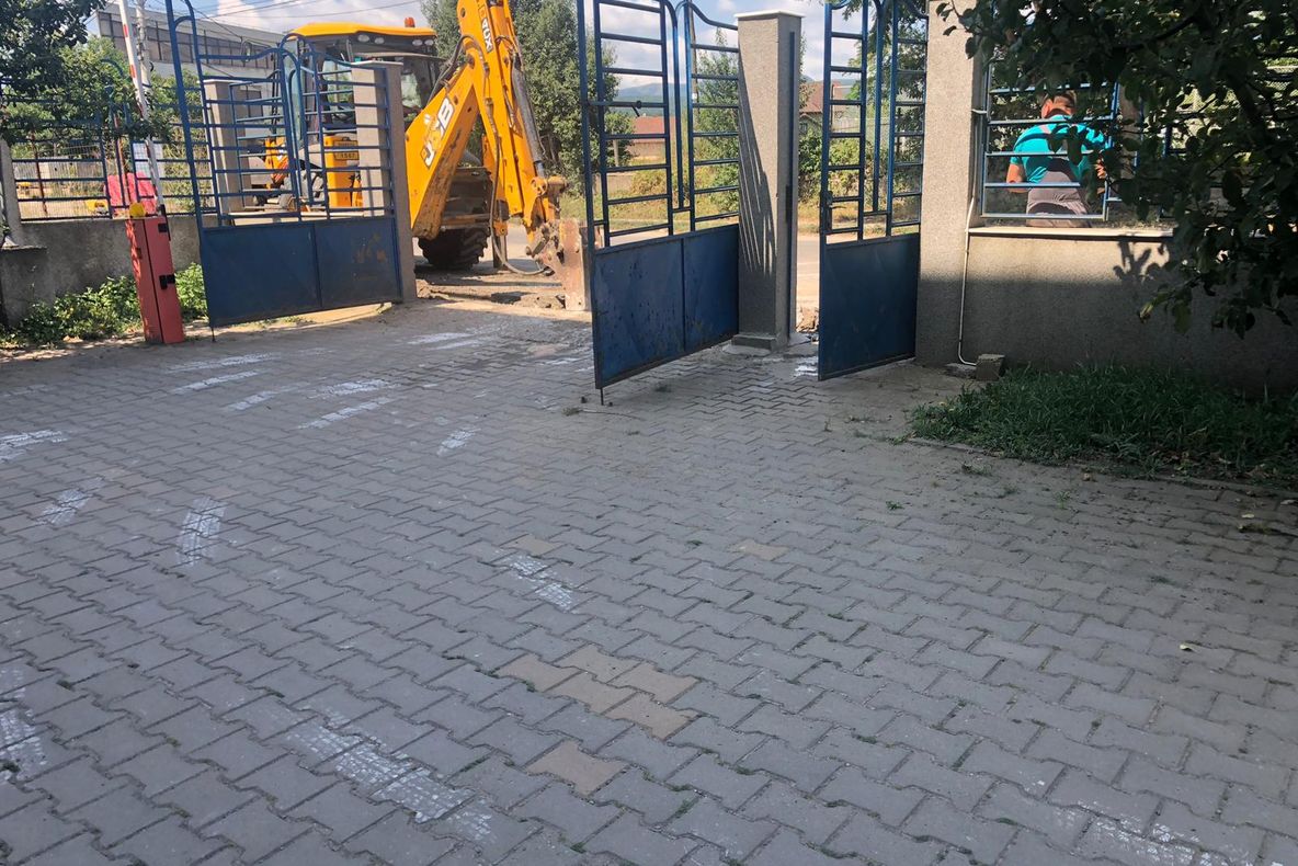 Două persoane au fost rănite după ce o şoferiţă a provocat un accident rutier (FOTO)