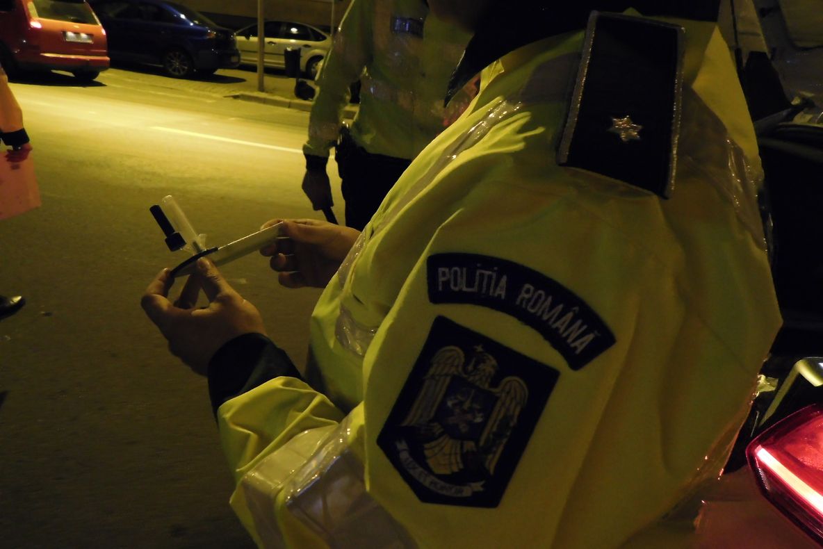 FOTO: Raid al polițiștilor din Bistrița, pe șoselele din municipiu! Tineri prinși băuți la volan sau fără permis