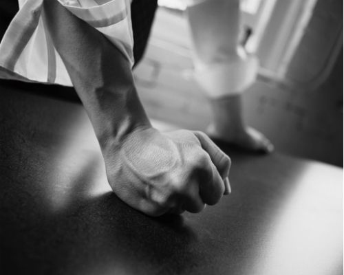 Bistrițean, arestat preventiv după ce și-a luat la bătaie mama! Nu e singurul dosar în care este cercetat