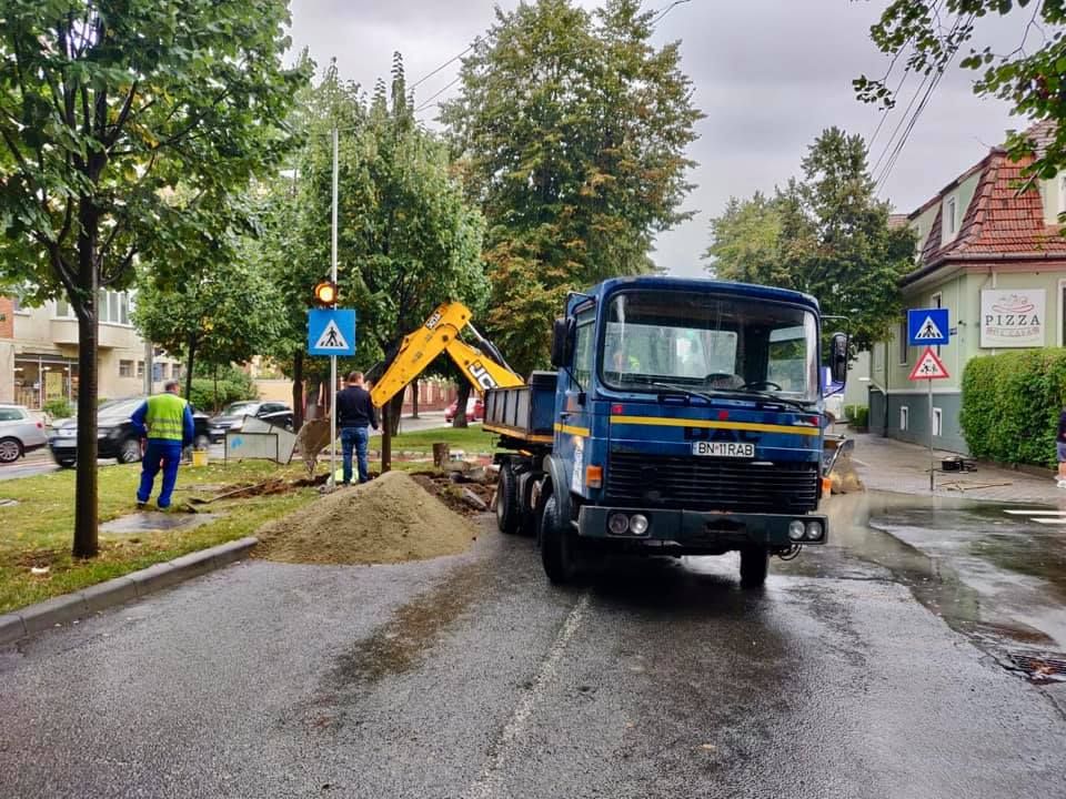 Se lucrează la sistemul de canalizare de pe Bulevardul Republicii din Bistrița (FOTO)