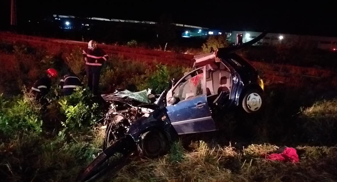 Trei tineri din Bistrița-Năsăud, răniți grav într-un accident produs în Dej! Șoferul vinovat, e o tânără din Beclean. Mașinile sunt praf