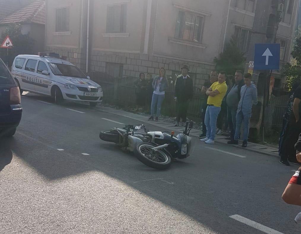 Foto: Motociclist, lovit de o mașină în Maieru