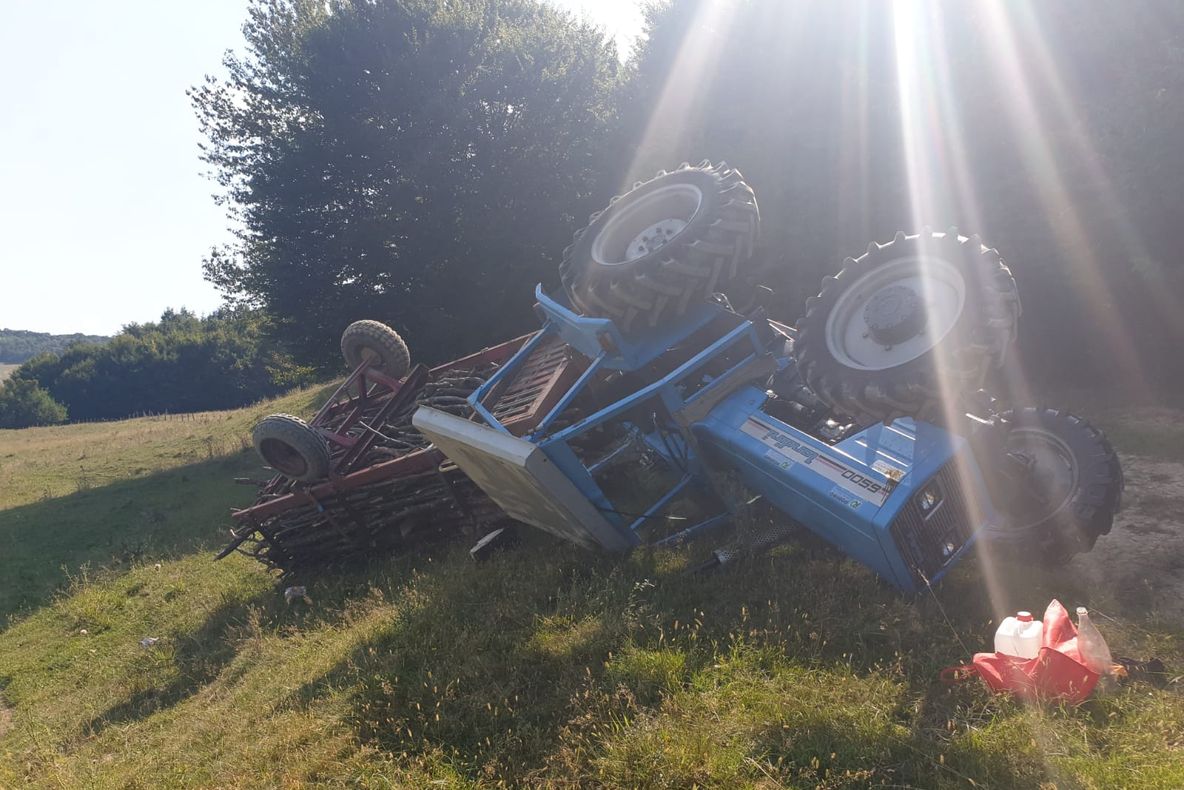 Copil din Bistrița-Năsăud, dus de urgență cu elicopterul SMURD la Mureș! A fost accidentat grav, după ce a căzut de pe un tractor!