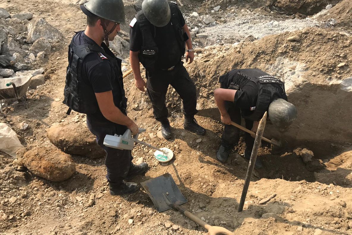 Misiune de distrugere a trei bombe de aviație, încheiată cu succes (FOTO/VIDEO)