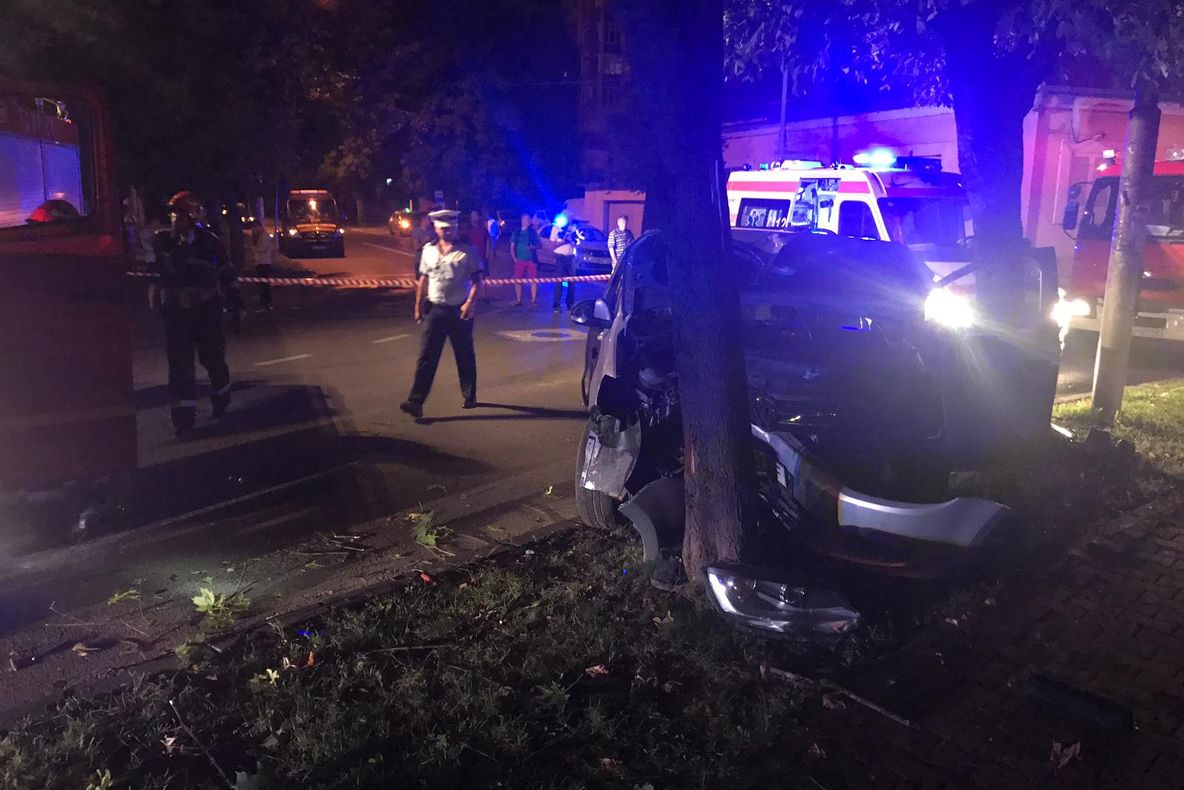 Șofer încarcerat în urma unui accident rutier produs pe o stradă din municipiul Bistrița (FOTO/VIDEO)