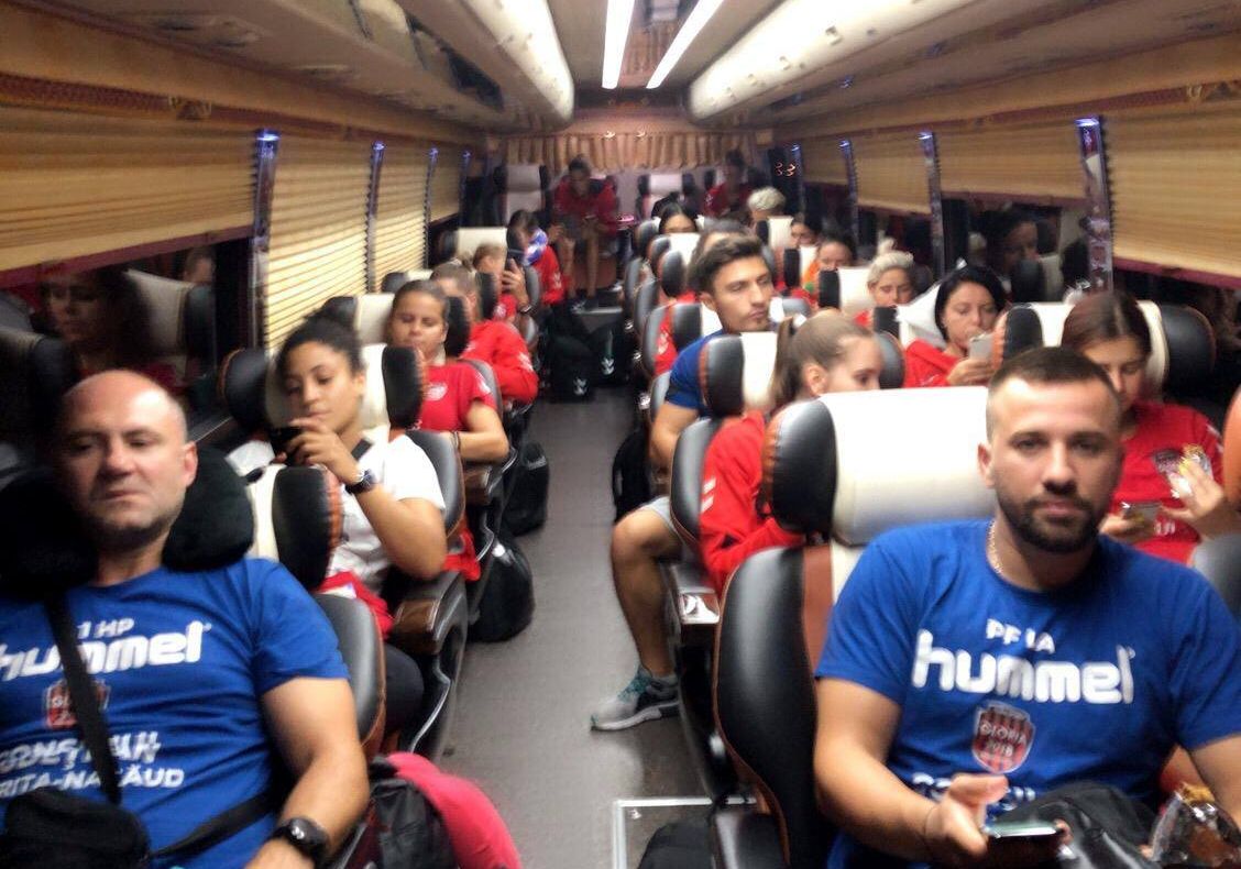 Autocarul handbalistelor de la Gloriei Bistrița 2018, implicat într-un accident în Sălaj