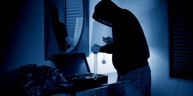 Tânăr din Bistrița, reținut! A furat dintr-o locuință bijuterii din aur