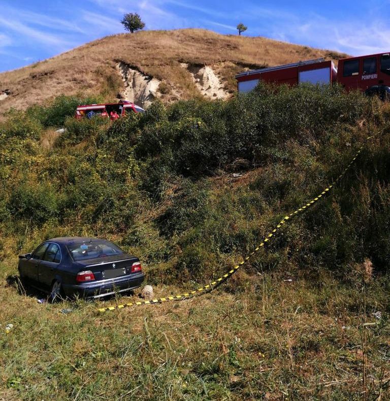 Accident rutier cu cinci persoane implicate, în localitatea Domnești din Bistrița-Năsăud