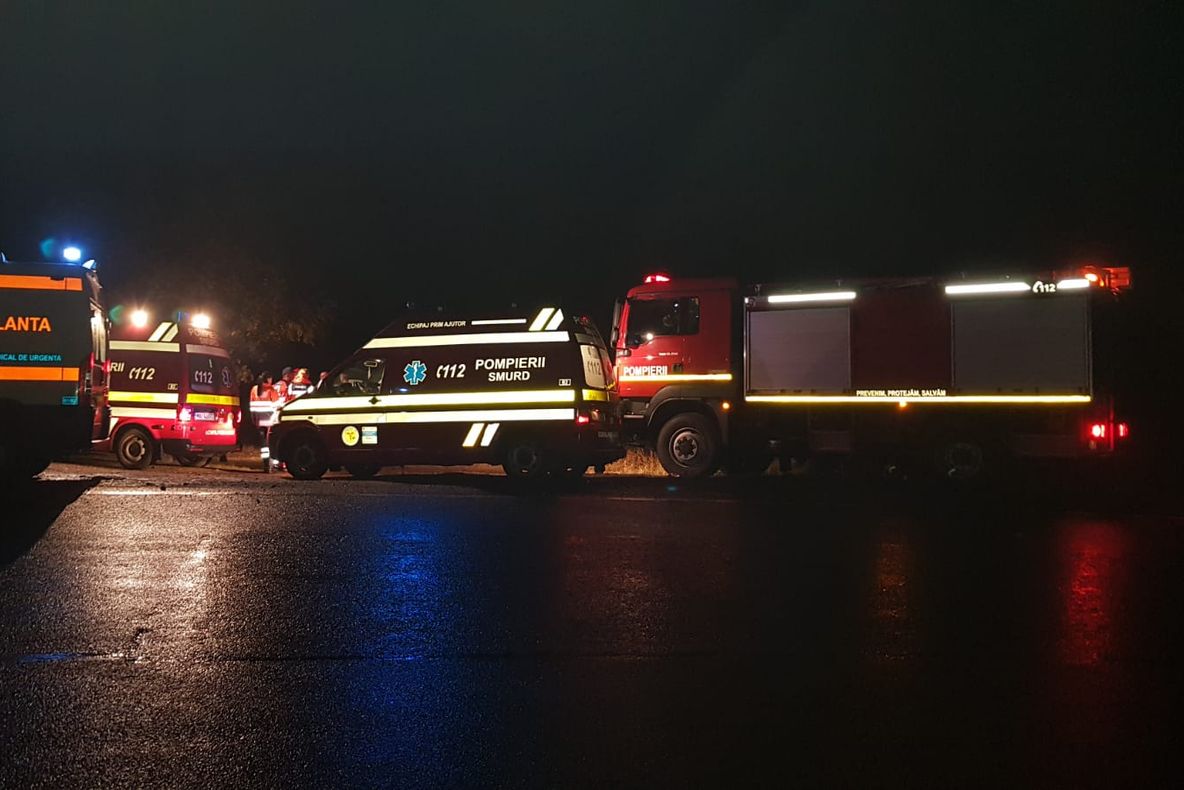 12 persoane, implicate într-un accident rutier produs pe DN 15A (FOTO)