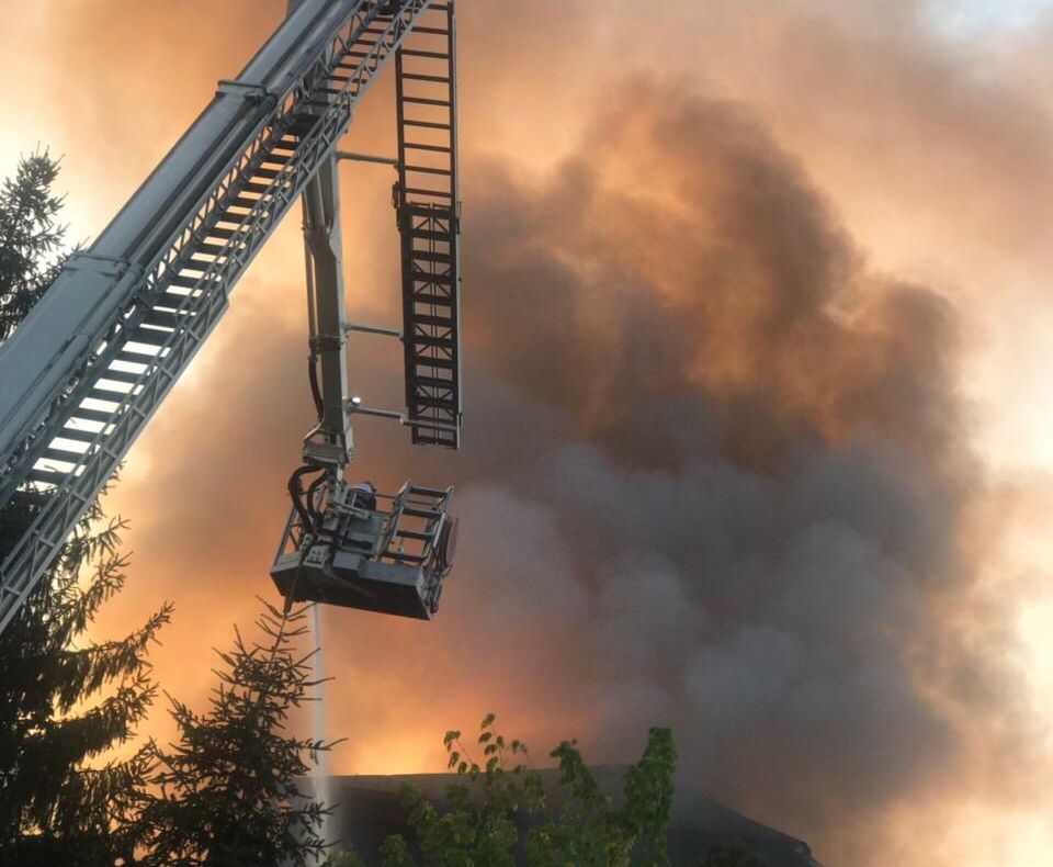 Incendiu izbucnit la o casă din municipiul Bistrița (FOTO/VIDEO)