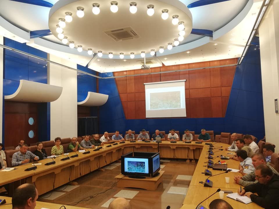 Prefectul de Bistrița-Năsăud cere decontanimarea utilajelor forestiere înainte ca acestea să intre în localitățile din județ