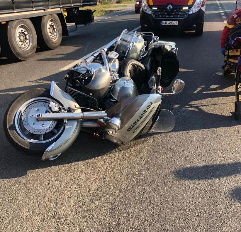 Accident în Galații Bistriței! Un autoturism a lovit o motocicletă
