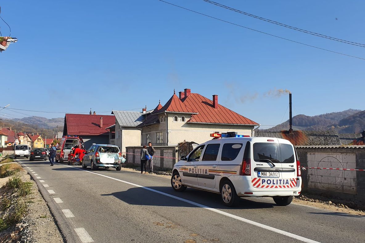 Coliziune între o autoutilitară și un autoturism pe DN 17D, în Bistrița-Năsăud