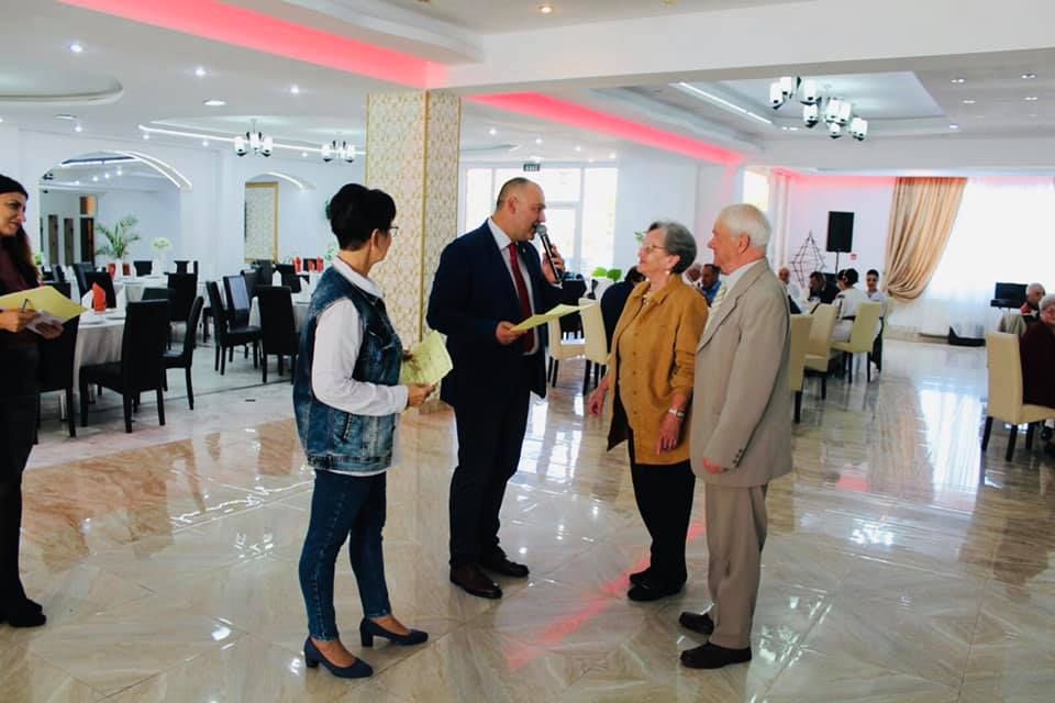 Cuplurile longevive din Bistrița, premiate cu prilejul Zilei Persoanelor Vârstnice (FOTO)
