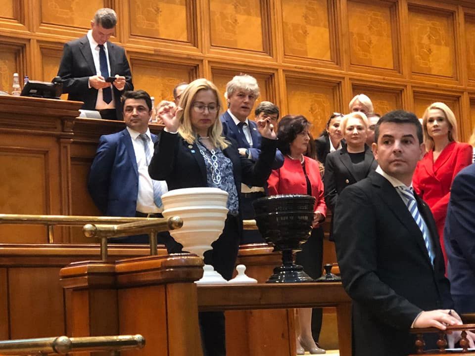 Deputatul Cristina Iurișniți, vot cu bilele la vedere pentru demiterea Guvernului Dăncilă