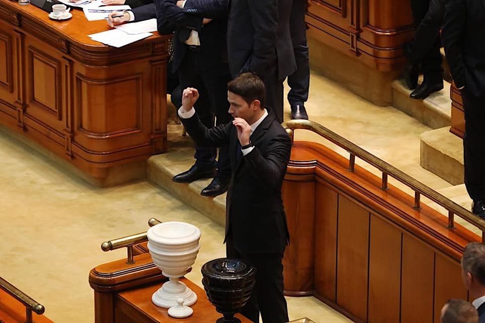 Deputatul Robert Sighiartău: ”Am învins! Am reușit să oprim acest guvern din drumul său spre nicăieri!”