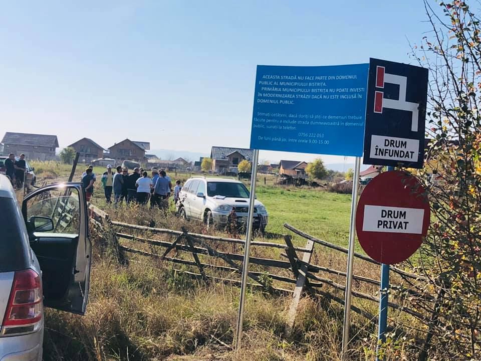 Primăria Bistrița amplasează panouri informative pe străzile private sau parțial private din oraș