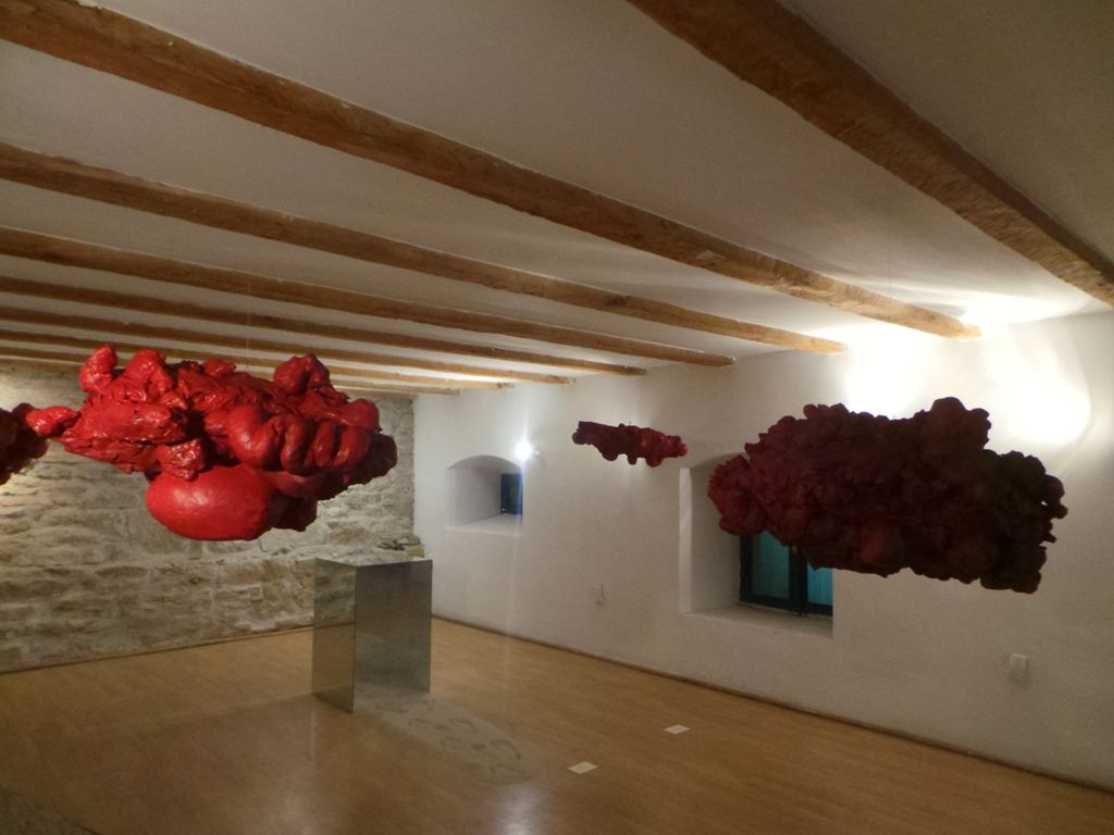 Expoziţie de sculptură semnată de Alexandru Smuczer, inaugurată la Bistrița (FOTO)
