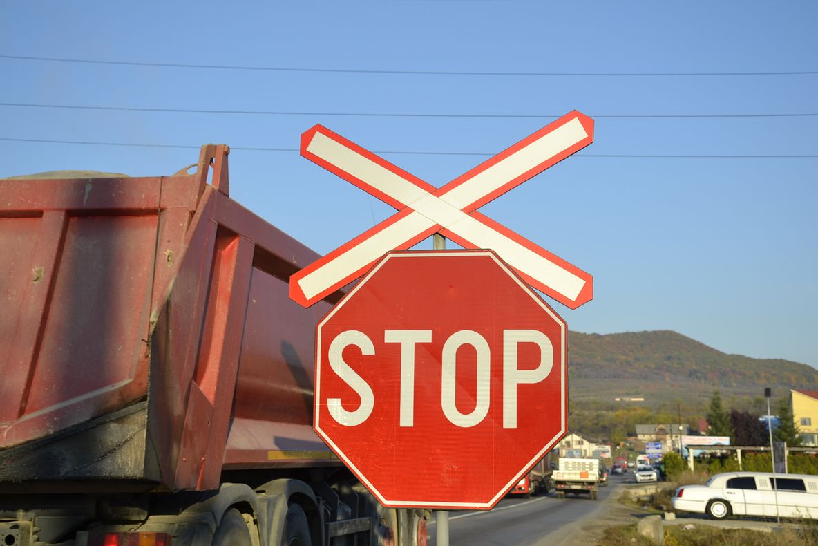 9 echipaje cu peste 40 de polițiști acționează în zona trecerilor la nivel cu calea ferată din Bistrița-Năsăud (FOTO/VIDEO)