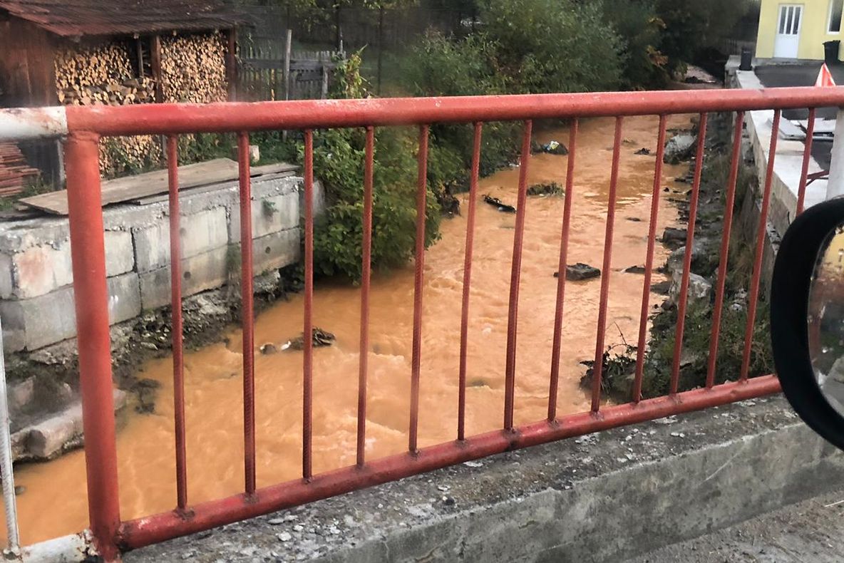 Poluare pe Someșul Mare din cauza unei stații de epurare a minei de la Rodna! Ce spun autoritățile