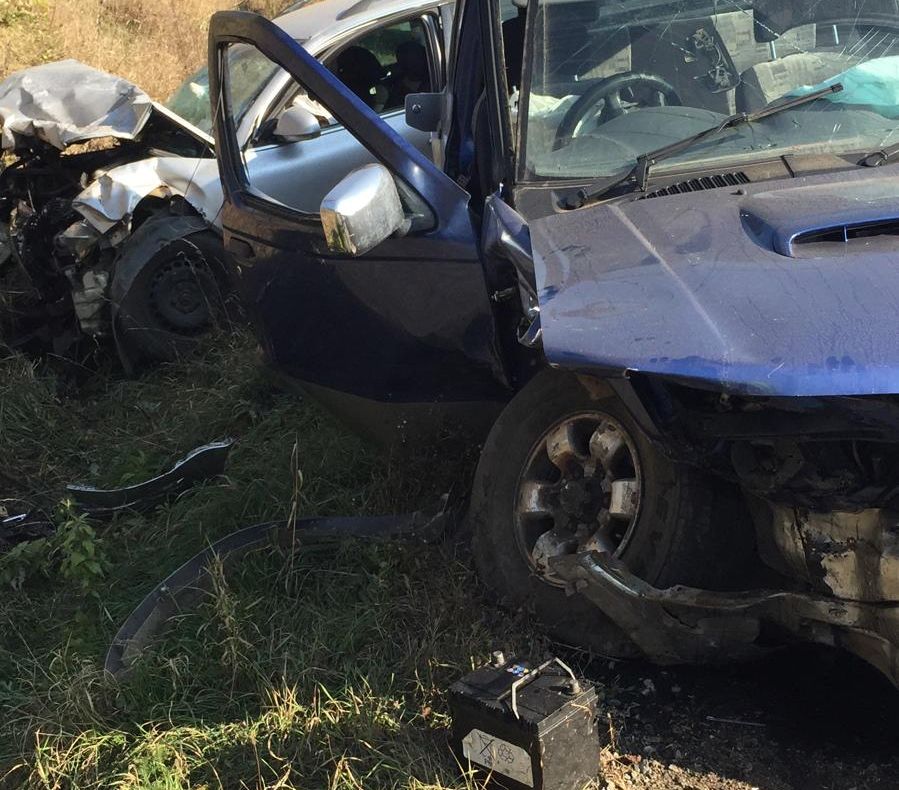 Trei persoane au fost rănite în urma unui accident produs pe DN 17D (FOTO)