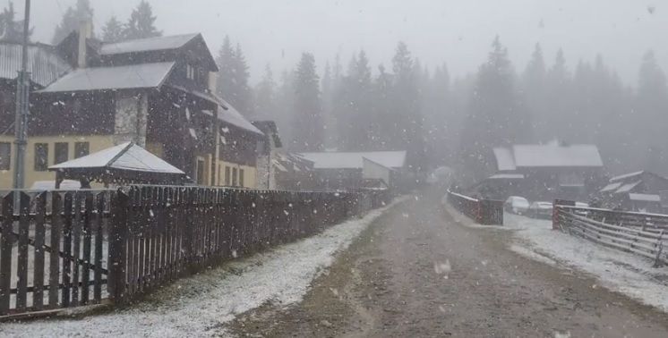 Informare meteorologică de vreme deosebit de rece și chiar ninsori în zonele montane. În Munții Rodnei fulguiește (VIDEO)