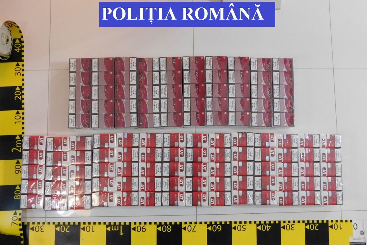 Trei persoane din Bistrița-Năsăud, reținute pentru contrabandă de țigări! Peste 1.000 de pachete și sume importante de bani, confiscate